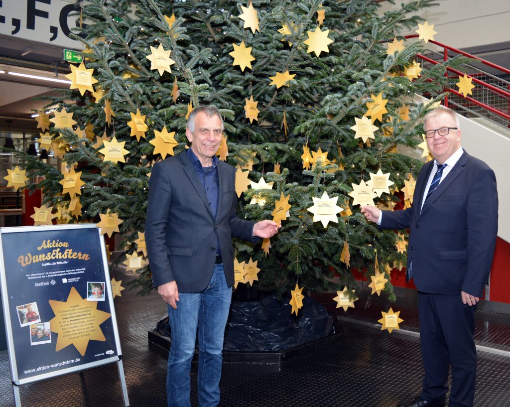 Rektor Prof. Dr.-Ing. Gerhard Sagerer und Pastor Ulrich Pohl eröffneten die Wunschsternaktion für digitale Wunschsterne.