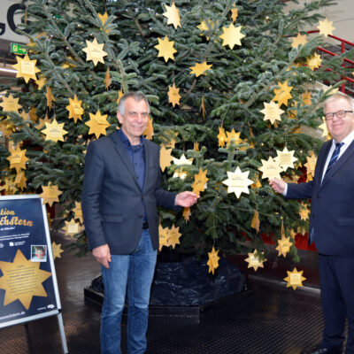 Rektor Prof. Dr.-Ing. Gerhard Sagerer und Pastor Ulrich Pohl eröffneten die Wunschsternaktion für digitale Wunschsterne.