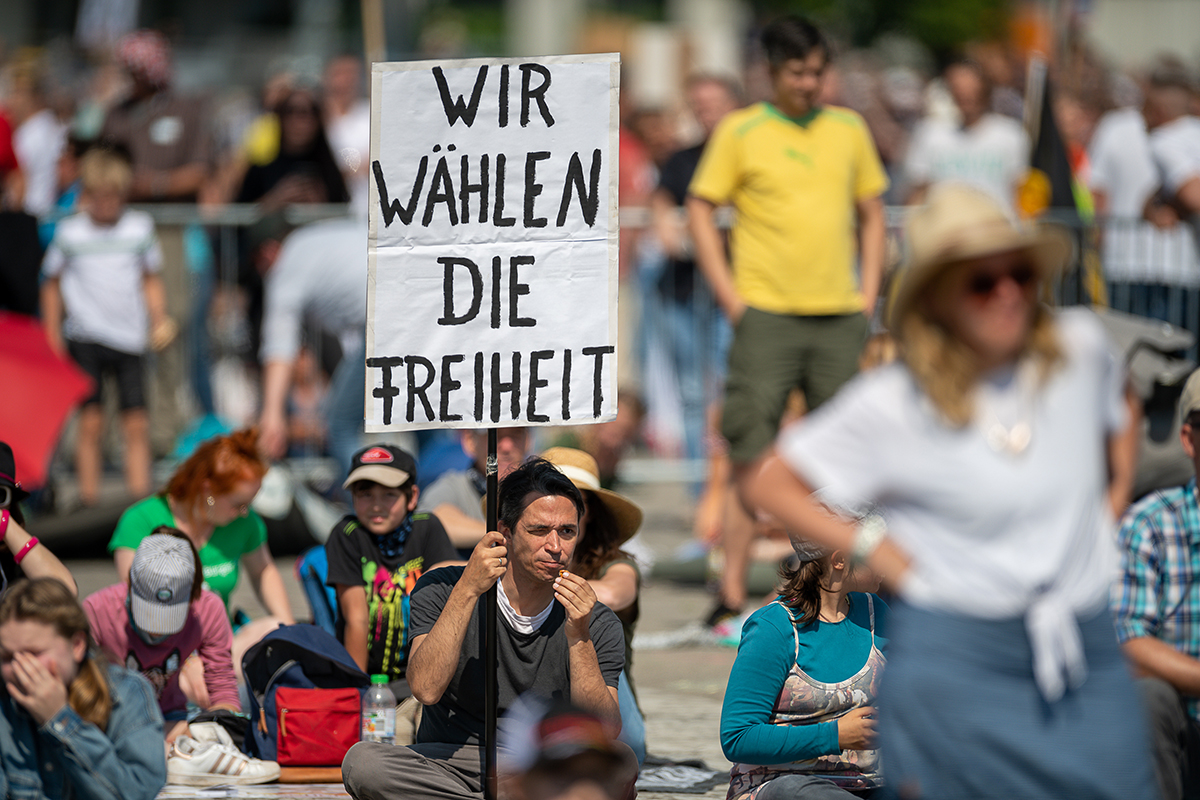 Participants of a Querdenken0711 demonstration, banner with the inscription "We choose freedom".